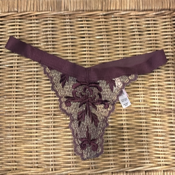 Victoria secret bra and panty set NWOT! Never worn was given as a gift - Picture 3 of 9